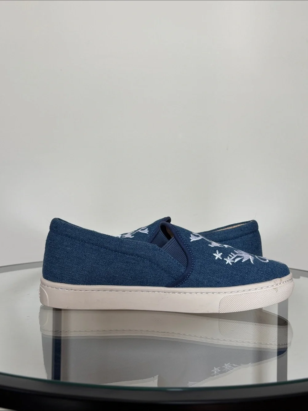 Saludos Women’s Blue Chambray Canvas Embroidered Slip-On Flats Floral Animal Art